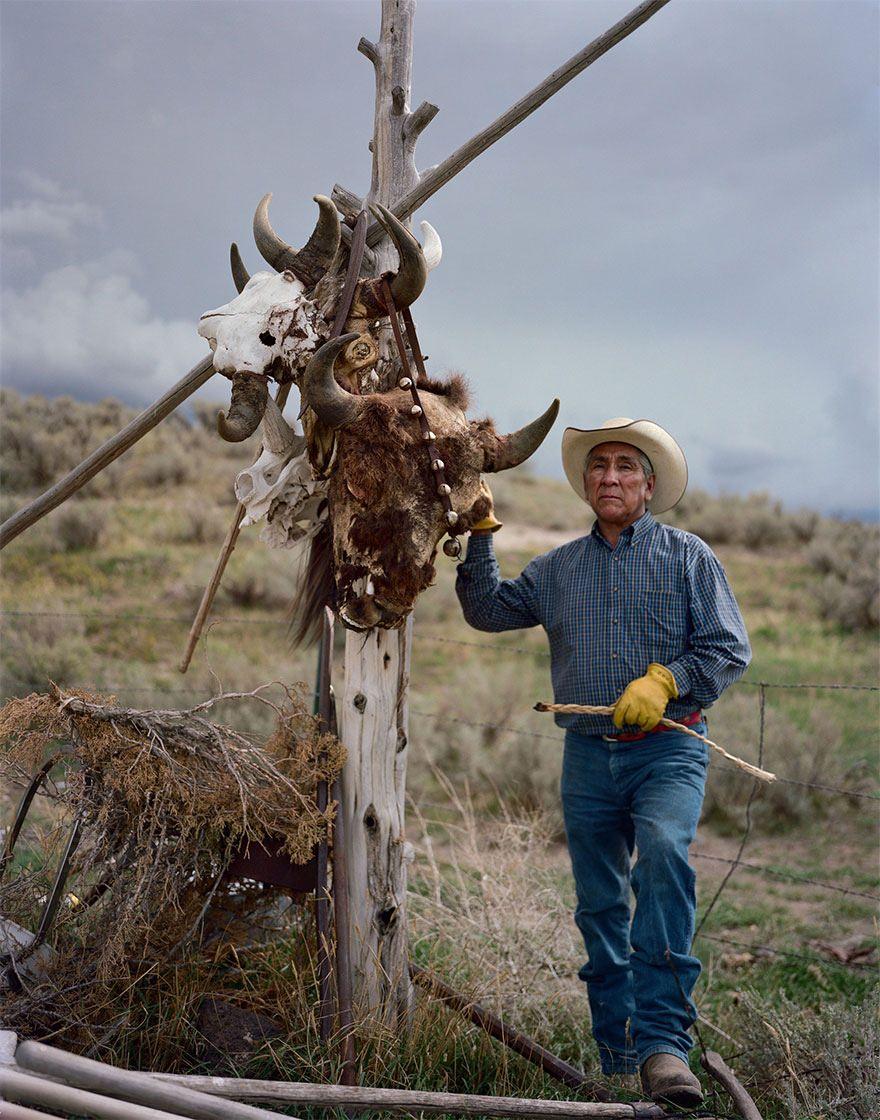 <p>Shoshone-Bannock kabilesi ile bizon hayvanı arasındaki bağı temsil eden direk...</p>
<p>ERIKA LARSEN</p>