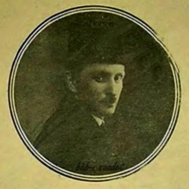 <p>Böyle diye diye 23 Şubat 1920'de yazarı bir daha kalkmamak üzere yatağa düşürdüler. Ve Ömer Seyfettin 6 Mart'ta Haydarpaşa Hastanesi'nde 'Ah Selanik!' diye inleye inleye son nefesini verdi. Nümayiş gibi kalabalık ve öfkeli bir cemaatin huzurunda cenaze namazı kılındıktan sonra Kuşdili'nde Mahmud Baba haziresinde toprağa verildi. Cenazesinden bugüne iki hatıra kaldı.</p>
<p> </p>