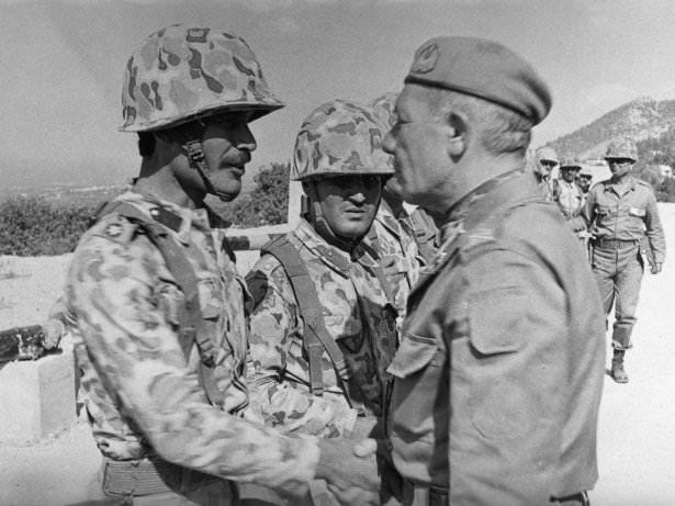 <p>Tuğgeneral Sabri Demirbağ, 30 Ağustos 1974 Günü Terfi Eden Subaylarını Kutlarken</p>

<p> </p>
