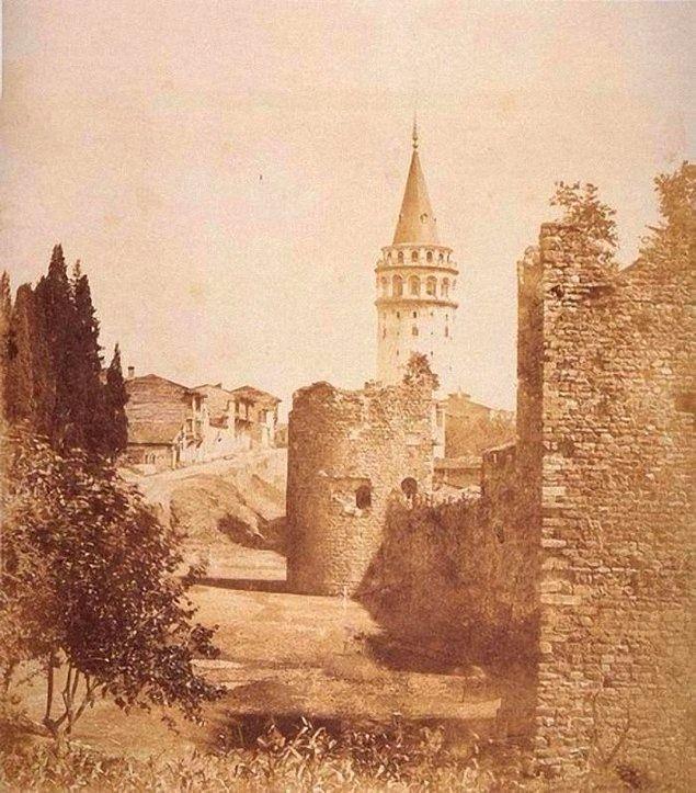 <p>51. Galata surları</p>