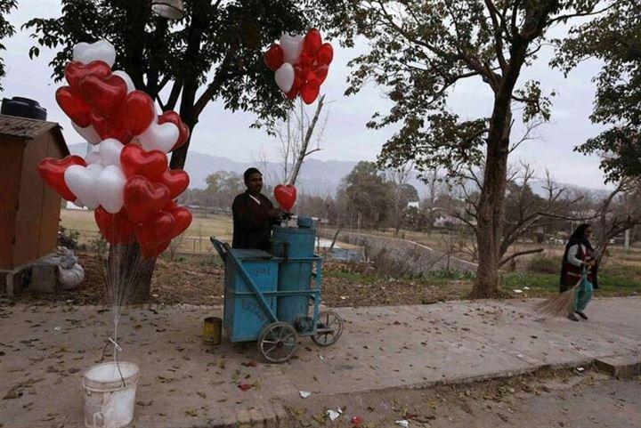 <p>Yalnız bir baloncu, Pakistan </p>
