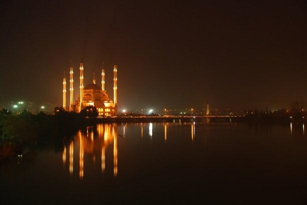 <p><strong>Adana</strong><br />
<br />
562 Öğretmen<br />
<br />
<a href="http://www.haber7.com/foto-galeri/40159-iste-kamuda-ihrac-edilenlerin-tam-listesi/p1" target="_blank"><strong><span style="color:#FFD700">İŞTE İHRAÇ EDİLENLERİN TAM LİSTESİ</span></strong></a></p>