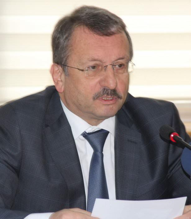 <p> İmdat Sütlüoğlu</p>
