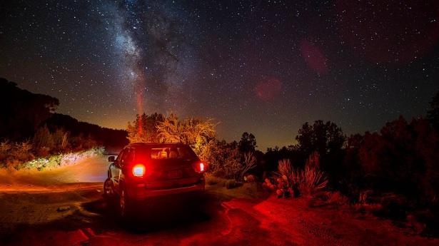 <p>Koruma listesinin en büyük adaylarından biri olan vahşi Arizona çöllerindeki bu arazi, gece gökyüzünün tadını çıkarmak isteyenlerin uygun bir yer.</p>
