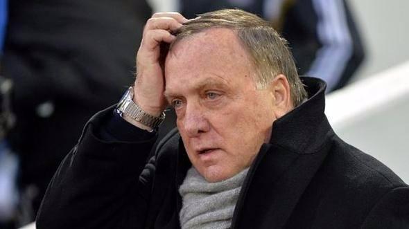 <p>Ama Fenerbahçe Fenerbahçe'dir. Advocaat'ın bu konuda açıklama yapmasını bekliyorum ben. Türkiye'deki en iyi Fenerbahçe eleştirmeni Advocaat ama teknik direktörü o mu bilmiyorum.</p>
