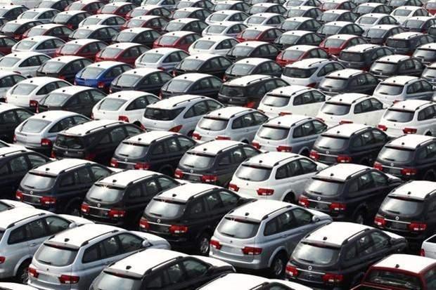 <p>Türkiye Otomotiv pazarında, 2016 yılı Ocak-Kasım döneminde Otomobil ve Hafif ticari araç toplam pazarı 841.808 adet olarak gerçekleşti. 811.844 adet olan 2015 yılı aynı dönem otomobil ve hafif ticari araç pazar toplamına göre satışlar yüzde 3,69 oranında arttı.</p>