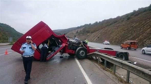 <p>* Tatilin 6’ncı, Kurban Bayramı’nın 4’üncü günü meydana gelen kazalarda 9 kişi öldü, 122 kişi yaralandı.</p>
<p> </p>