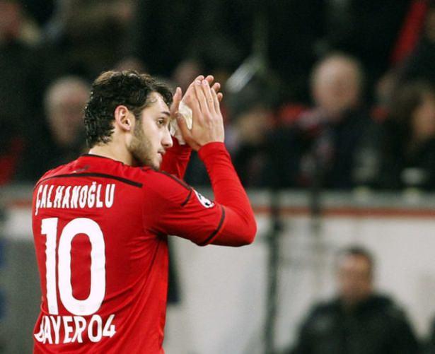 <p>- Kenan Sofuoğlu'nu dünya tanıyor sen nasıl tanımıyorsun Hakan Çalhanoğlu pessss</p>