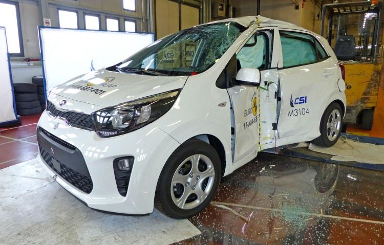 <p>Bu sonuçların ardından Euro NCAP güvenlik testlerinden<span style="color:#FFA07A"> <em><strong>3</strong></em></span> yıldızla ayrıldı.</p>
