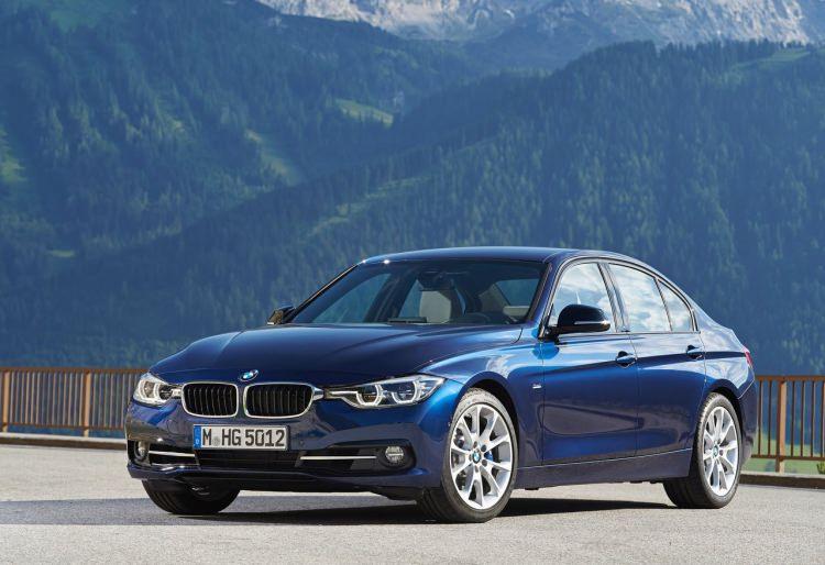 <p>BMW 318i Sedan</p>
<p>2017 çıkışlı başlangıç fiyatı: 187.600 TL<br />
2016 çıkışlı başlangıç fiyatı: 165.500 TL</p>