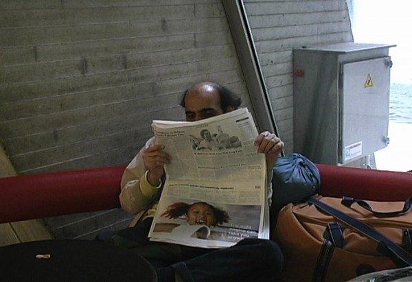 <p>Mülteci statüsünün, Avrupa’nın birçok ülkesinde ikamet etmesine izin vermesi gerekiyordu. Dolayısıyla, Nasseri 1986 yılında, tanıdığı bir ülke olan İngiltere’ye taşınmaya karar verdi. Ama yolculuk sırasında bir terslik oldu ve tüm belgeleriyle çantası çalındı.</p>
<ul>
</ul>