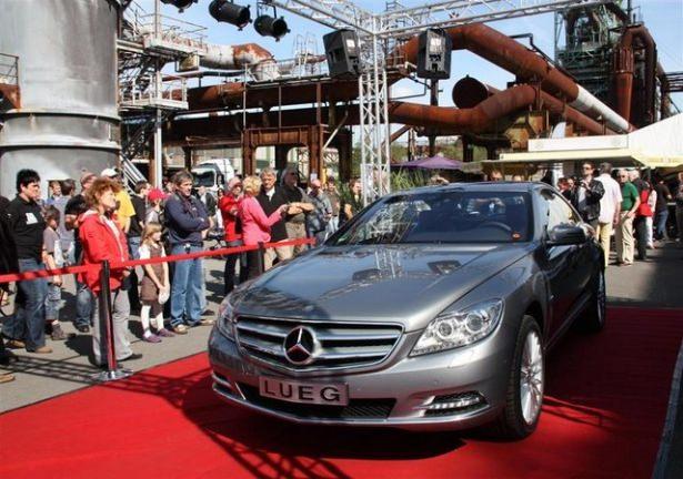 <p>Mercedes severler Almanya'nın Hattingen kentinde buluştu. Mercedes kulübü tarafından her sene düzenlenen etkinlik kapsamında Mercedes klasikleri ve son model Mercedes'ler bir araya geldi. İşte o otomobiller....</p>
<p> </p>