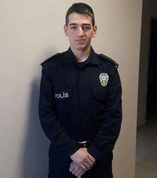 <p>Göreve 3 ay önce başlayan 21 yaşındaki polis memuru Mehmet Zengin'in Çorum nüfusuna kayıtlı olduğu öğrenildi. Şehit polisin cenazesinin yarın öğlen Ankara’da kılınacak cenaze namazı sonrası defnedileceği öğrenildi. </p>

