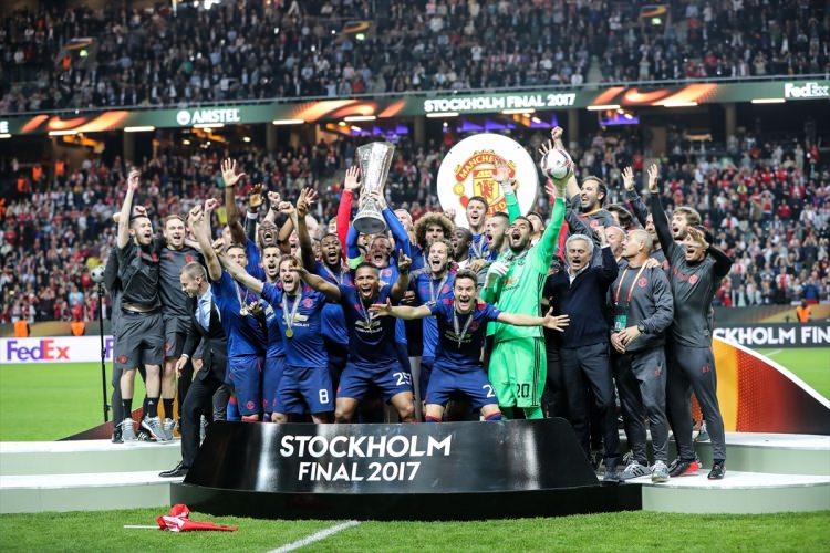 <p>Marka değerlendirme kuruluşu Brand Finance marka değeri ile dünyanın en değerli futbol kulüplerini açıkladı. Türk takımlarının değerleri pek iç açıcı değil.</p>
<p>Manchester United</p>
<p>2017 marka değeri: 1 Milyar 733 Milyon Dolar</p>