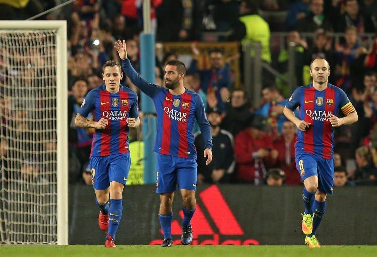 <p>EL MUNDO GAZETESİ "Arda özrünü kazandı" manşetini atarken bir diğer tanınmış gazete olan SPORT ise "Barça, Arda Turan'ın hat-trick'i ile tekrardan gülmeye başladı" manşetini atarken Arda Turan hakkında özel bir de karikatür yayınladı.</p>