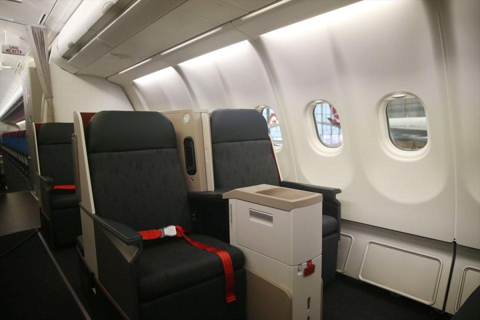 <p>Airbus, eko-verimli ve yeni nesil uçak ailesi sayesinde THY'nin büyüme stratejisi dahilinde yer alan ihtiyaçlarını karşılayacak uçak portföyüne sahip bulunuyor. Söz konusu büyüme stratejisi, Türk havacılık ve uzay sanayisi şirketlerinin Airbus ile uzun vadeli, endüstriyel iş birlikleri yapılmasına da olanak sağlıyor.</p>

<p> </p>
