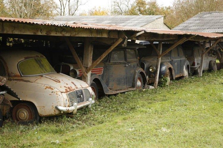 <p>Ancak 70'li yıllarda durumu kötüye gidince otomobillerinin bir kısmını satmak zorunda kaldı.</p>