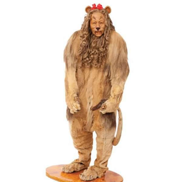 <p>Oz Büyücüsü<br />
Cowardly Lion<br />
700 bin dolar</p>
