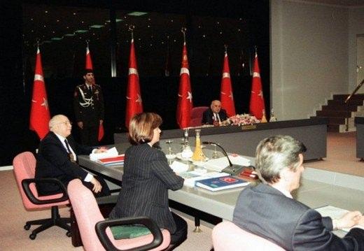 <p>O MGK’da “bin yıl sürecek” denilen süreç için önemli bir viraj dönülüyordu.</p>

<p> </p>
