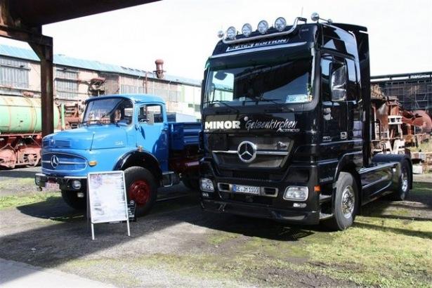 <p>Mercedes severler Almanya'nın Hattingen kentinde buluştu. Mercedes kulübü tarafından her sene düzenlenen etkinlik kapsamında Mercedes klasikleri ve son model Mercedes'ler bir araya geldi. İşte o otomobiller....</p>
<p> </p>