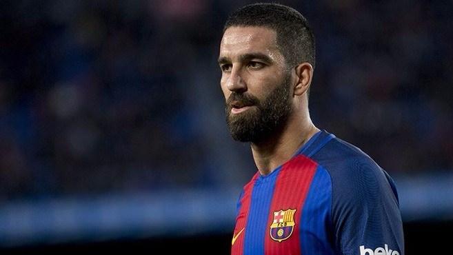 <p>Galatasaraylı yöneticiler, “Seve seve gelirim” mesajı gönderen yıldız futbolcunun transferini bitirmek için İspanya çıkarması yapacak. Kaynak: Fanatik</p>
