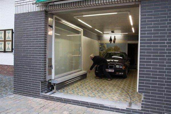 <p>Şimdi artık gayet açık bir garajı olan Vekeman durumdan memnun..</p>
<p> </p>