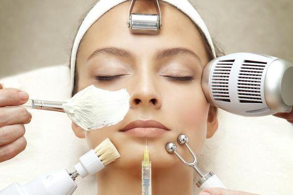 <p><strong>Cildinizin yüzeyini yenileyin</strong></p>
<p>Cildinizin üzerine kimyasal peeling, lazer uygulamaları ve dermabrasyon (deri üzerinde yapılan kazıma işlemi) gibi yöntemlerle yenileyin. </p>