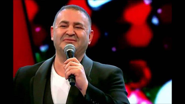<p>15. <strong>Şafak Sezer</strong></p>
<p>Sezer, katıldığı bir programda yaptığı taklitler ile birinci olarak adını duyurdu.</p>