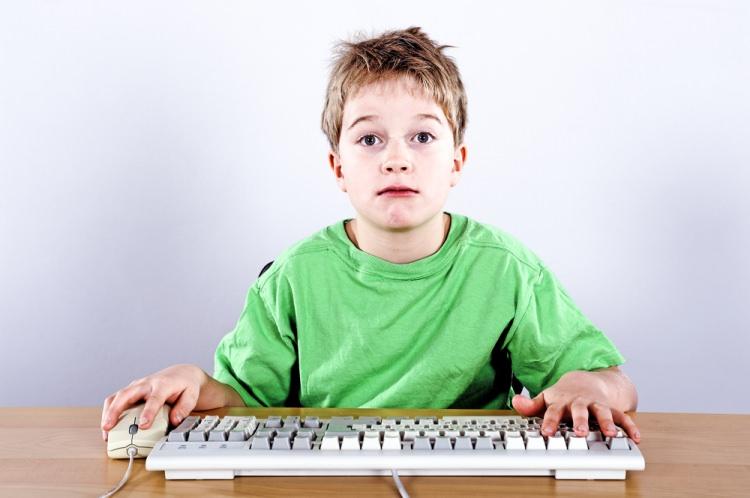 <p>Bu kaygının asıl nedeni ise çocukların boş vakitlerinde sürekli bilgisayar oynamak isteyeceklerinden kaynaklanıyor. </p>
