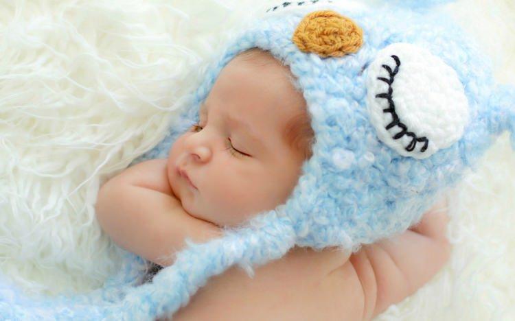 <p>Gece uykusuna dönen bebeklerde sıklıkla rastlanılan durumlardan biri de uykularının çabuk bölünmesidir.</p>
