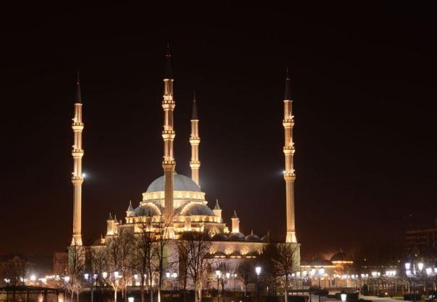 <p>Ahmad Hacı Kadirov Camii</p>
