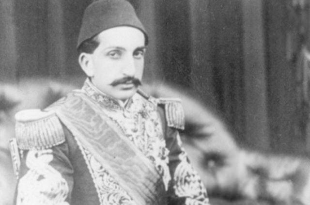 <div> </div>

<div>Sultan II. Abdülhamid Han</div>

<div>Cevizin kabuğunu kırıp özüne inmeyen, cevizin hepsini kabuk zanneder.</div>
