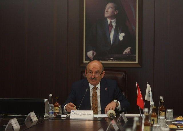 <p>Çalışma ve Sosyal Güvenlik Bakanı Mehmet Müezzinoğlu, HABERTÜRK’ün katılımıyla dün Sosyal Güvenlik Kurumu (SGK) Başkanlığı’nda 81 ilin SGK ve İŞKUR il müdürleriyle video konferans yöntemiyle toplantı gerçekleştirdi.</p>

<p> </p>

<ul>
</ul>

<ul>
</ul>
