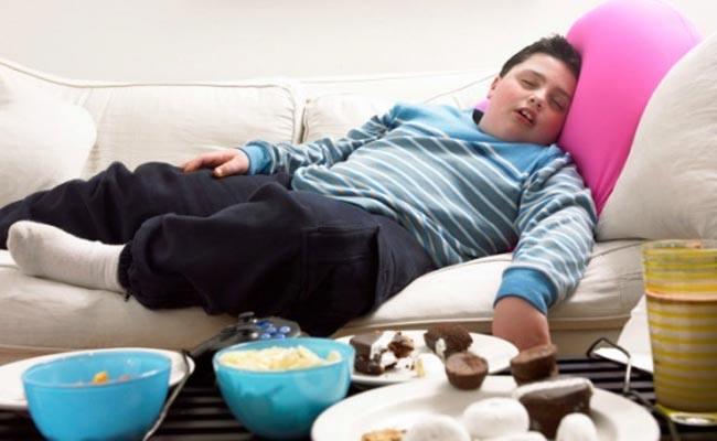 <p><strong>ÇOCUĞUNUZU GEÇ YATIRMAYIN</strong></p>

<p>Erken uyuyup erken kalkan çocuklar, gece salgılanan melatonin hormonu sayesinde daha enerjik ve huzurlu uyanır.</p>
