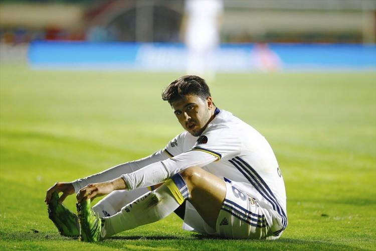 <p>Ön Libero: Ozan Tufan</p>
