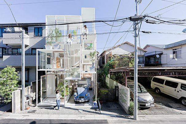 <p>Japon şirket Sou Foujimoto Mimarlık, müşterisinin isteği üzerine duvarları camdan oluşan transparan bir ev tasarladı.</p>

<p> </p>

