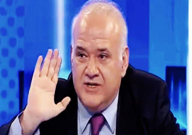 <p>Ahmet Çakar</p>
<p>Kızım, Aynur Aydın diye sanatçı adı olmaz. Kazım Kazım gibi düşün. Aynur Aynur olsan daha iyi olur.</p>