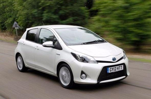 <p><strong>Toyota Yaris 1.5 Hybrid CVT 75HP </strong><br />
<br />
Yakıt tipi: Benzin <br />
<br />
Ortalama yakıt Tüketimi(100km): 3.9 litre</p>
