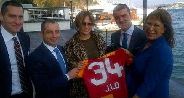 <p>İşte Türk takımlarının formalarını giyen ünlü isimler</p>

<p> </p>

<p>Jennifer Lopez - Galatasaray</p>
