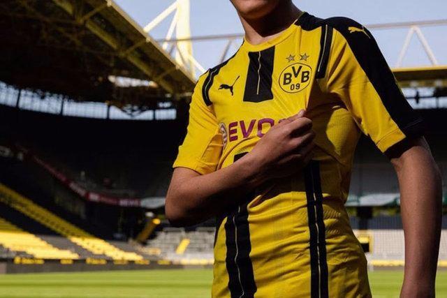 <p>Borussia Dortmund - İç saha</p>
<p> </p>
<p> </p>