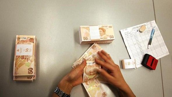 <p>Buna bağlı olarak hükümet, 51 yıllık 657 sayılı Devlet Memurları Kanunu’nun yerine yenisini getirecek</p>
