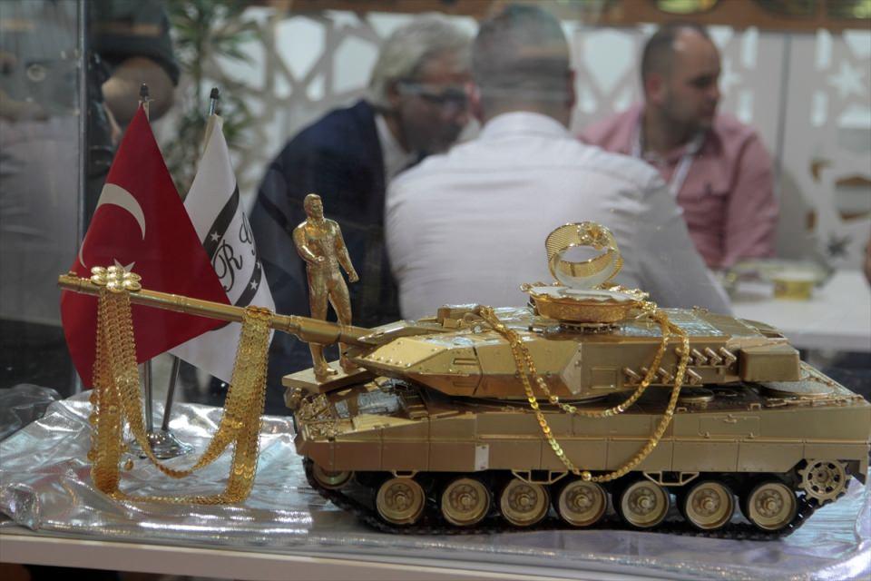 <p>Kuyumculuk sektöründe İstanbul'dan sonra ikinci sırada yer alması nedeniyle "Altın Şehir" olarak nitelendirilen Kahramanmaraş'ta 24 yıldır bu işle uğraşan Mehmet Reyhanlıoğlu, altından farklı bir çalışma yaptı.</p>

<p> </p>
