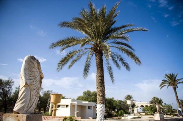 <p>Antik kentte, Antonine, Liber Pater (Dionisos), Serapis, İsis Herk&uuml;les tapınakları, Kapitol, forum, antik tuvaletler, deniz hamamı, senato binası, Hristiyan bazilikası, Bizans duvarı yer alıyor.</p>
