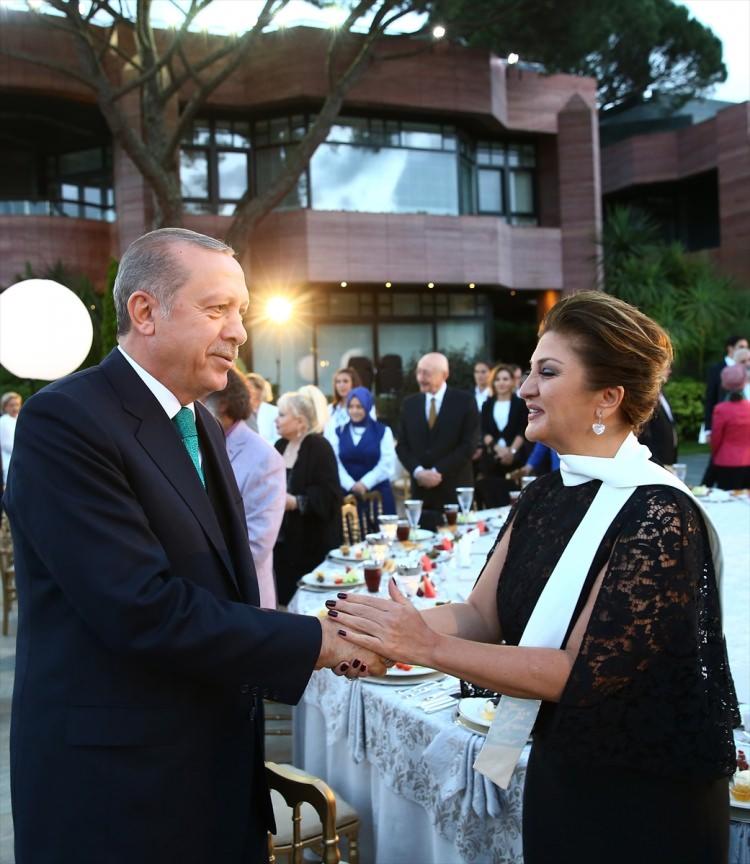 <p>Sibel Can</p>
