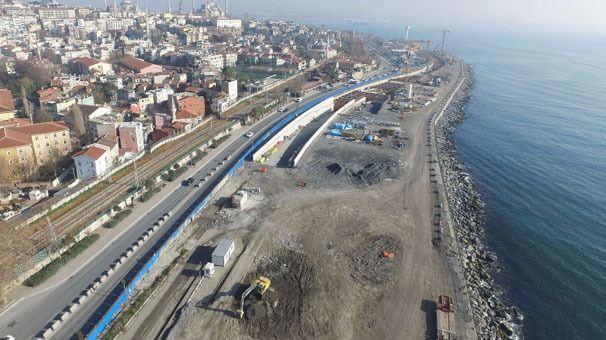 <p>Avrasya Tüneli Projesi İstanbul Boğazı Karayolu Tüp Geçişi Projesi kapsamında Sarayburnu- Kazlıçeşme, Kazlıçeşme-Göztepe arasında başlatılan çalışmalar bütün hızıyla sürüyor.</p>
