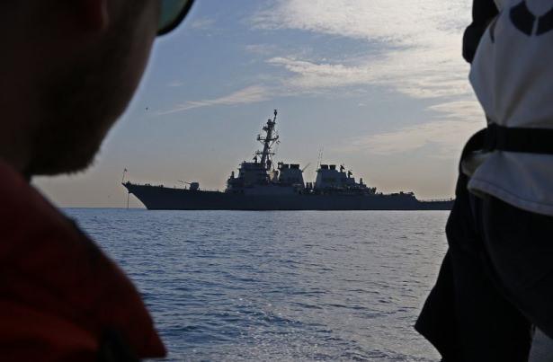 <p>Aegis sistemindeki SM-3 önleme füzeleri, 3 bin kilometreye kadar çıkan operasyon menzili ile dikkati çekiyor. Düşmanın balistik füze başlığını "kafa kafaya gelerek" yok edebilen SM-3'ler, düşmanın balistik füzesini atmosferin üzerinde dahi önleyebiliyor.</p>

<p> </p>
