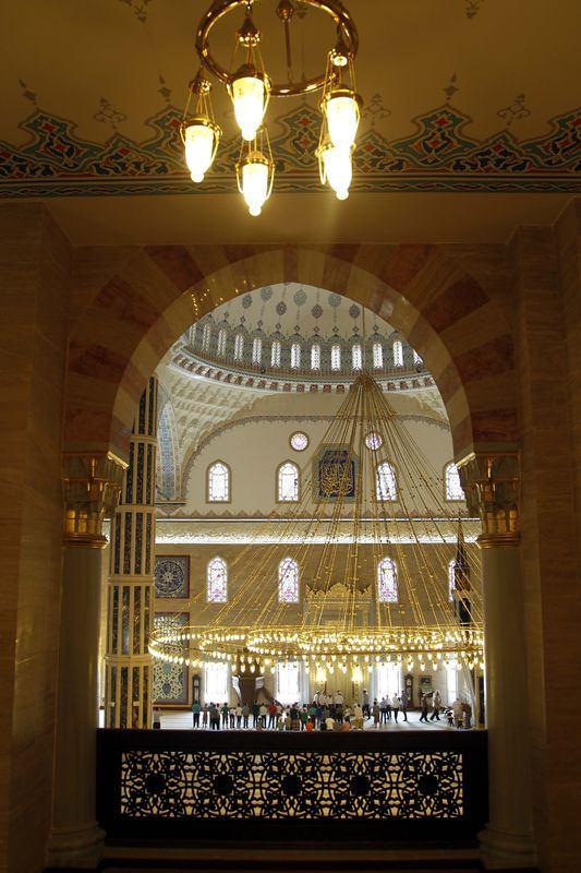 <p>Burada 67 çocuğumuz hafızlığa çalışıyor. Aşure, kutlu doğum, çocukların namaza başlaması, Suriyeli kardeşlerimiz için kurduğumuz kardeşlik sofraları tertip ediyoruz." diye konuştu.</p>

<p> </p>
