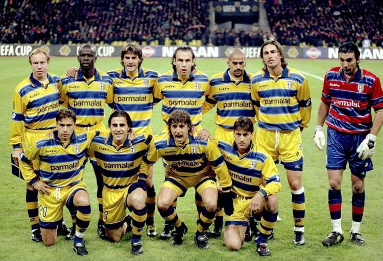 <p>PARMA 1998-1999</p>

<p>Soldan sağa</p>

<p><strong>Ayaktakiler:</strong> Nestor Sensini, Lillian Thuram, Paolo Vanoli, Alain Boghossian, Juan Veron, Dino Baggio, Gianluigi Buffon.</p>

<p><strong>Oturanlar:</strong> Enrico Chiesa, Fabio Cannavaro, Hernan Crespo, Diego Fuser.</p>
