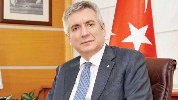 <p>Erdal Bahçıvan / İSO Başkanı</p>

<p><strong>"Birlik ve beraberliğimizi koruyacağız"</strong></p>

<p>Terör Türkiye'ye, milletimize karşı kanlı ve hain yüzünü bir kez daha göstermiştir. Milletçe derin bir üzüntü içinde olsak da terörün vahşi ve insanlık dışı tuzaklarına düşmeyeceğiz. Acımız ne kadar büyük olsa da yüreğimize basarak; dirayetimizi, birliğimizi koruyacağız. Teröre karşı dimdik ayakta duracağız. Kaybettiğimiz Şehitlerimize Allah'tan rahmet diliyorum.</p>

