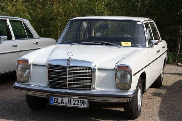 <p>Mercedes severler Almanya'nın Hattingen kentinde buluştu. Mercedes kulübü tarafından her sene düzenlenen etkinlik kapsamında Mercedes klasikleri ve son model Mercedes'ler bir araya geldi. İşte o otomobiller....</p>
<p> </p>